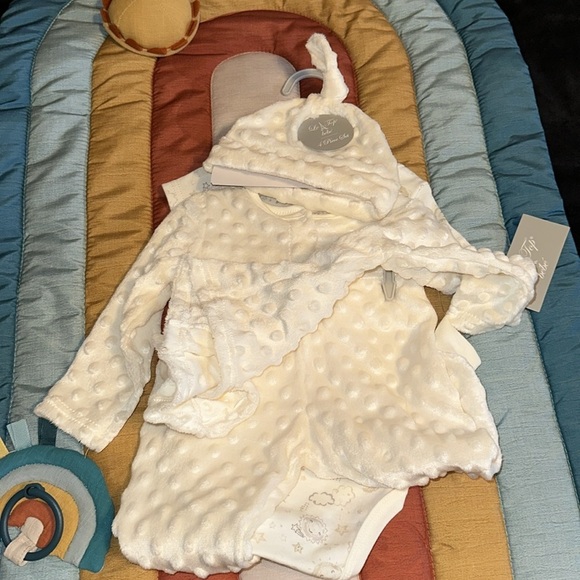 New Baby Set - Picture 7 of 7